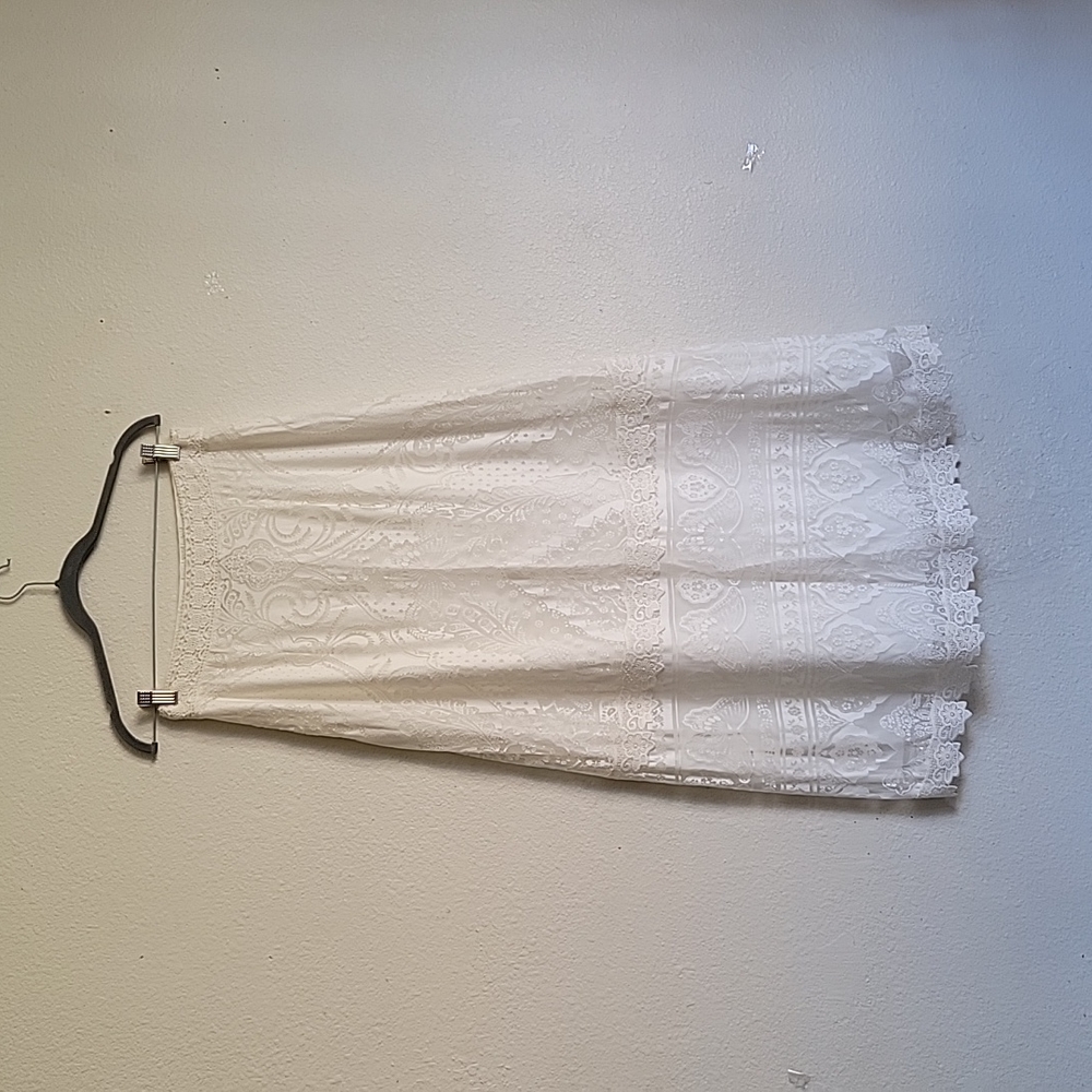 Elegant White Lace Maxi Skirt - Picture 6 of 16